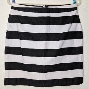 🔥 Banana Republic black/white stripe skirt. Sz 10